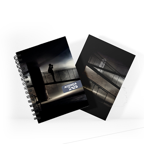 Agenda 2026 tamanho 15x21cm com capa dura em papel empastada com cartão e debrú laminação Prolan, lombada quadrada ou wire-o e miolo pronto